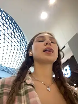 QuitieLia live cam preview