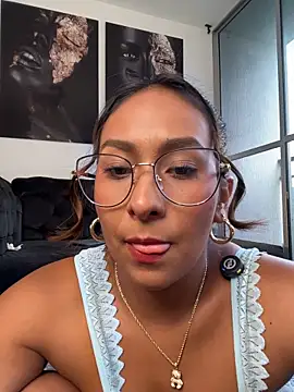 AmelyaMann webcam