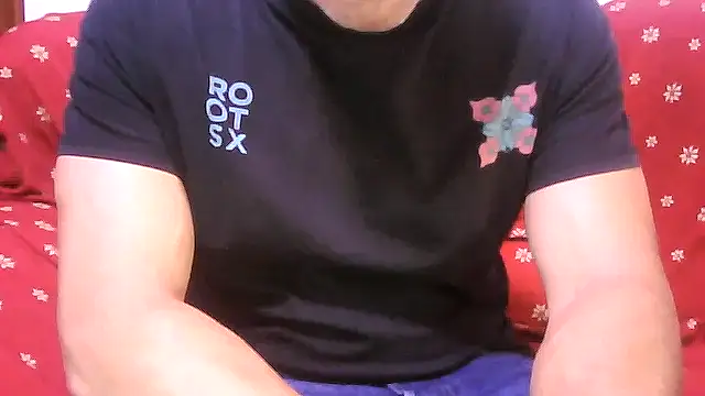 Trukusvq live cam on StripChat