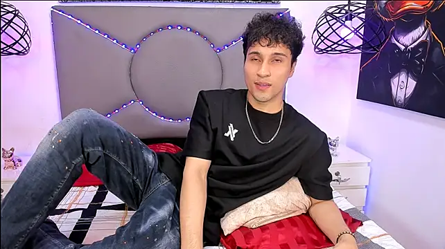 buddy_whitte live cam on StripChat