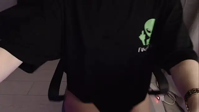 HitGyrl live cam preview