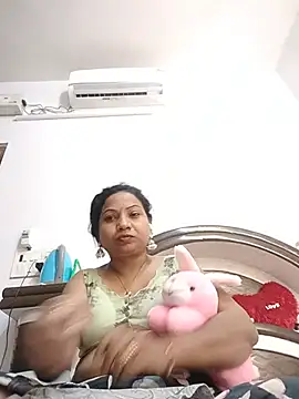 Cute-Janvi20 webcam
