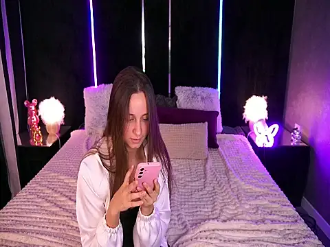TinyNatalie live cam preview