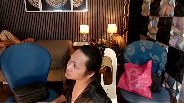 PrettyHorseCockTrans live cam preview