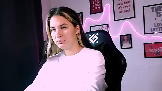 AlisaFrost webcam