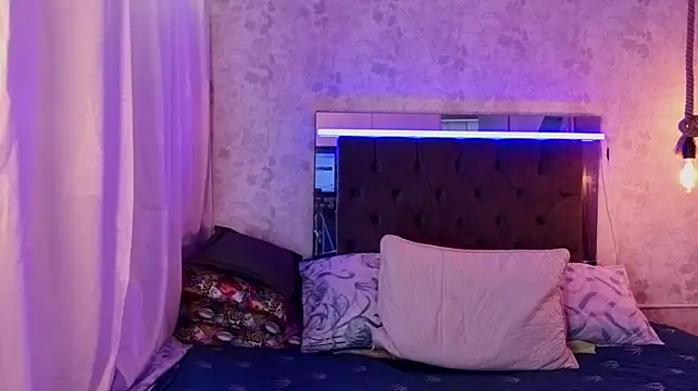 kathira_londres live cam on StripChat