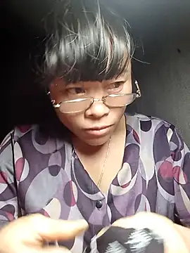 Maya_0102 live cam preview