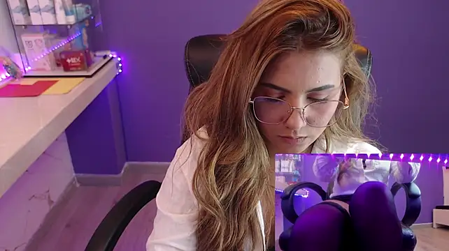 Natasha_Brm webcam