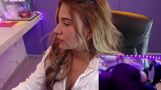 Natasha_Brm webcam