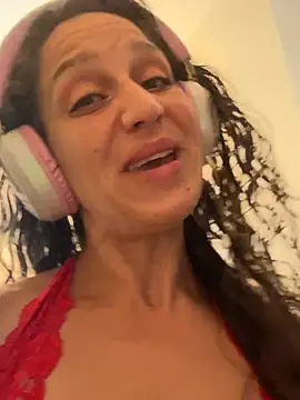 LexxxiLuvsLair webcam