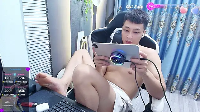 Naughty___asian webcam