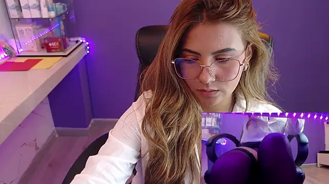 natasha_brm (F young) - SHOW ASS AND PUT OIL