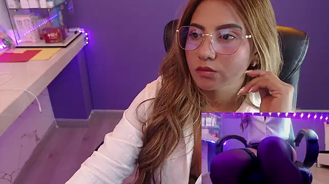 Natasha_Brm webcam