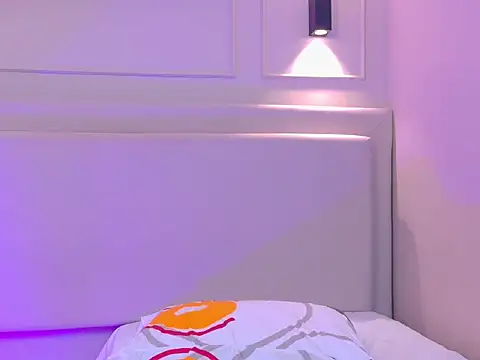 NaomiKlarc