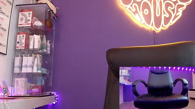 Natasha_Brm webcam