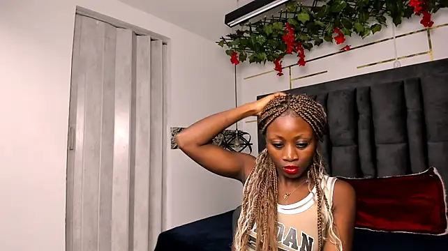 Sara_Naugty webcam