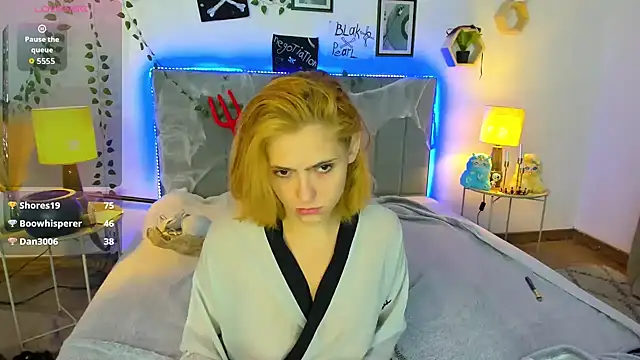 DellaRows webcam