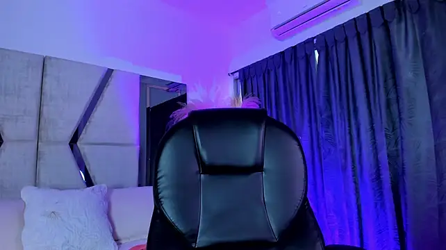 CarolineFyre webcam