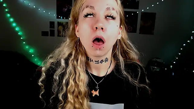 Nica_Kawaii 💾 chatroom