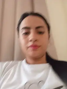 DaniellaGiraldo 🌕 webcam