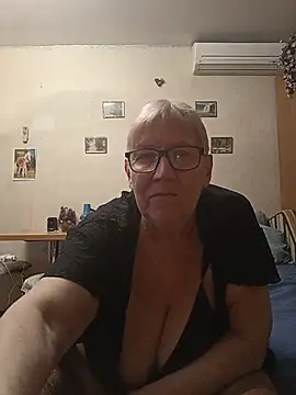 Molli1408 live cam on StripChat