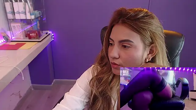 Natasha_Brm webcam