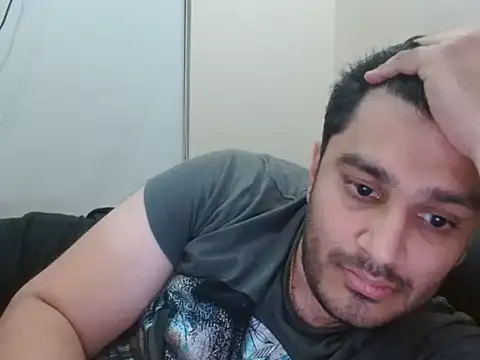 robintoit live cam on StripChat