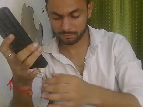 Stubborndesiboy live cam on StripChat