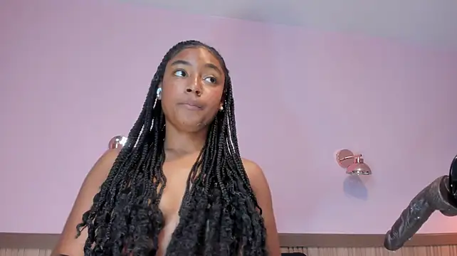 Laraebony_ webcam