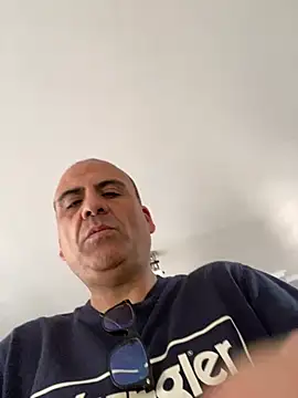 Guapo007sexy live cam on StripChat