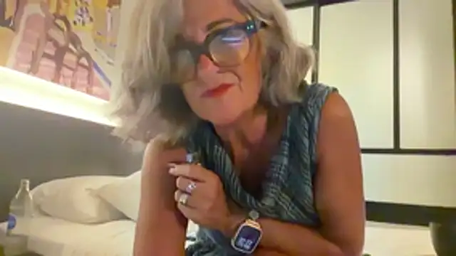 NaughtyMonicaUK webcam
