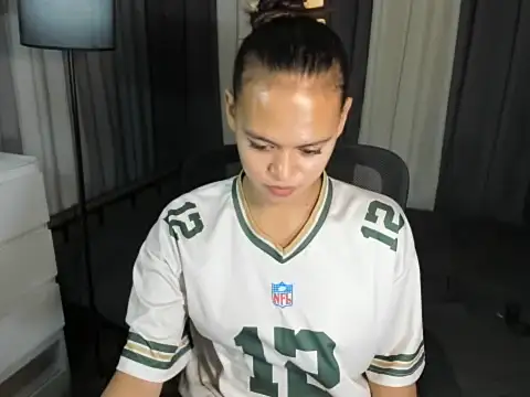 XTsUncutMargauxX webcam