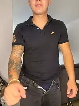 Christopher_strongg live cam on StripChat