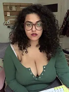 Curvydesifromgermany webcam