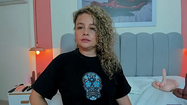 EmmaBoyd webcam