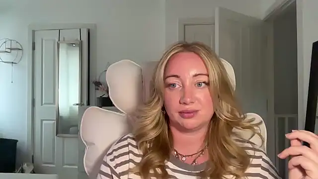 arielsweetieee webcam