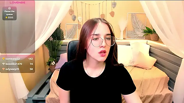 Maya_Winters webcam