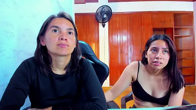 Soffy_and_Emily webcam