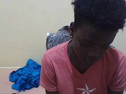 Pretty-Leaa webcam