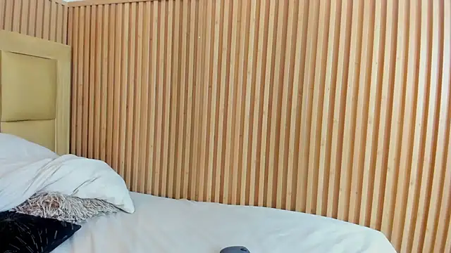 LUCI_COLINS webcam