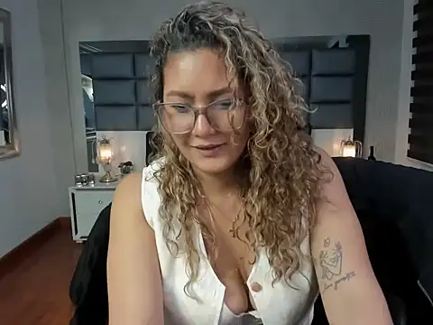 Yanna_Jonness webcam