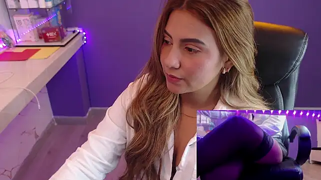 Natasha_Brm webcam