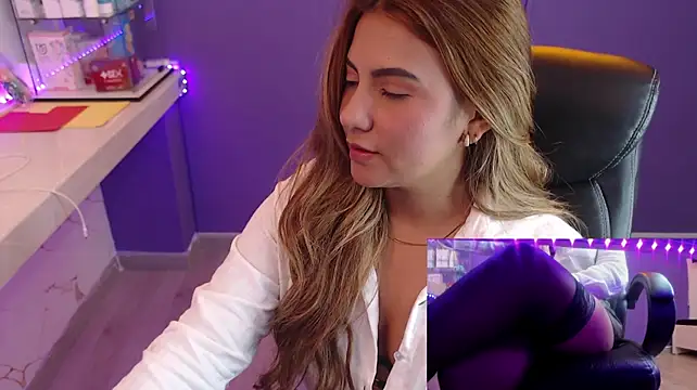 Natasha_Brm webcam