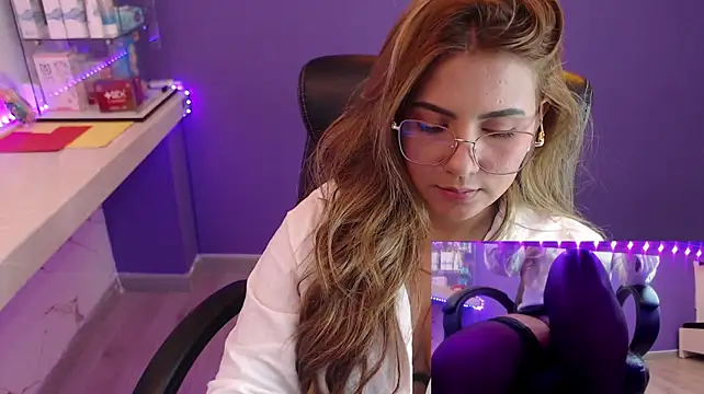 Natasha_Brm webcam