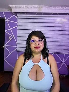 MiiaaJoness webcam