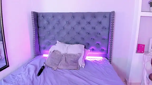 Adelehottman webcam