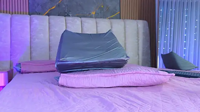 mia_scot webcam