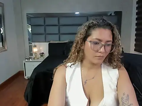 Yanna_Jonness webcam