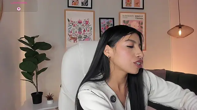Tiffany_Low webcam
