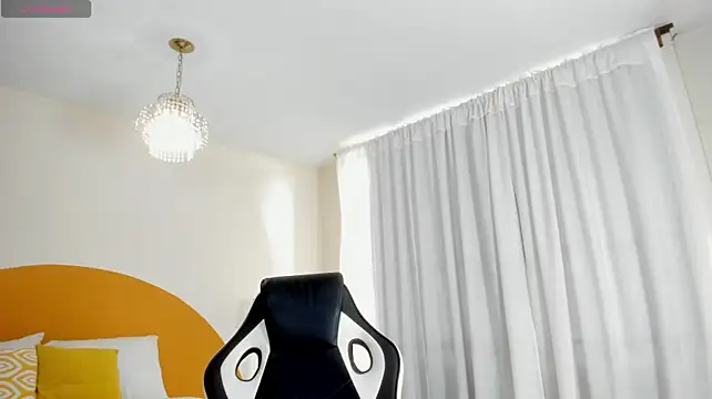 _Emmaa_Queen_ live cam on StripChat